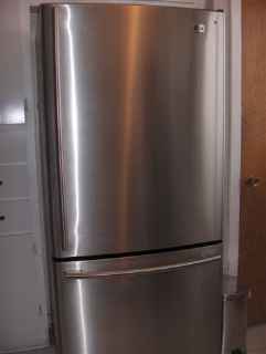 new stainless lg fridge w/5yr guarantee