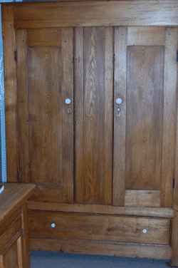 armoire en chêne d'époque