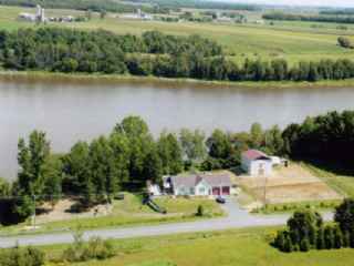 Bord de L'eau. Petit Paradis