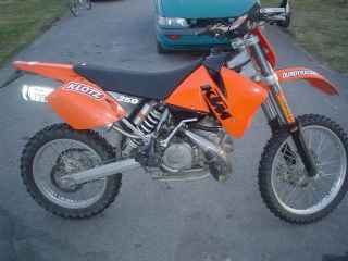 KTM 250 EXC 01 Motocross performant.