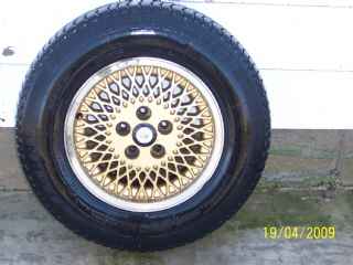 205/75/r15 4 pneu et 4 mag Cherokee 