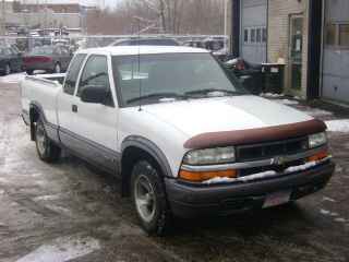 1999 Chevrolet S10 LS 2X4 for sale. ---