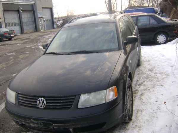 2000 VolksWagon  Pasat Station Wagon  v