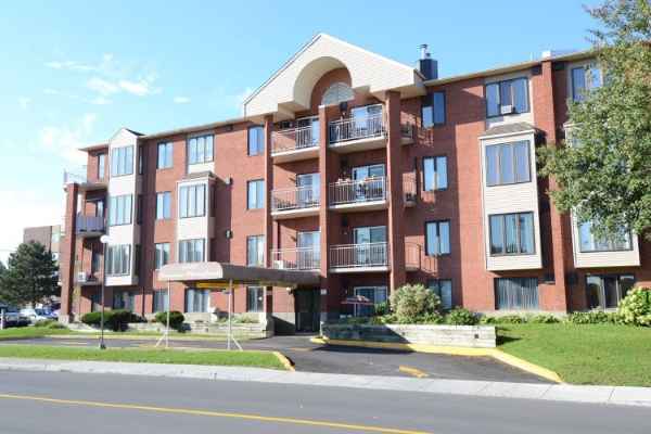  Apartment, Pierrefonds-Roxboro