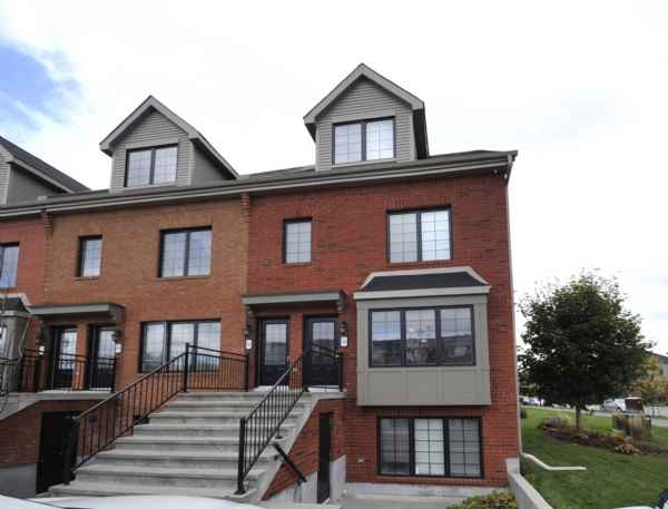 Condo/House, Sainte-Dorothée (Laval)