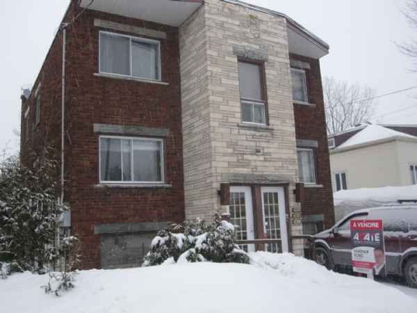 Beau triplex, Saint-Hubert (Longueuil)