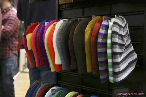 LOT 3000 TUQUES DE 3 MARQUES,150 STYLES